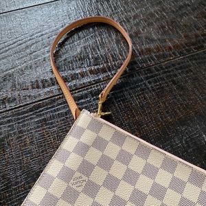 Louis Vuitton wristlet never used authentic !